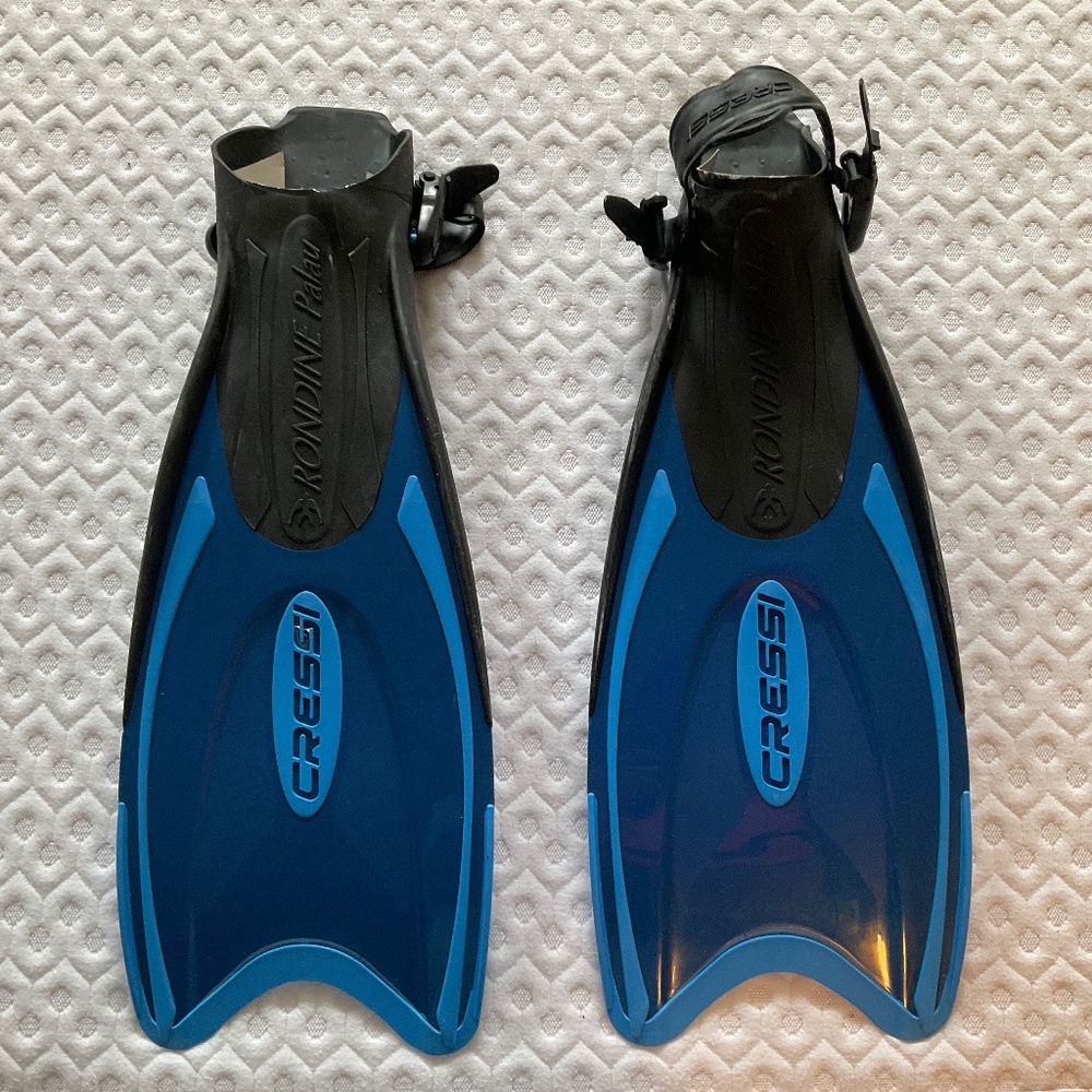 Womens Cressi open heel fins blue - New in bag Sz 4-7 (S/M)